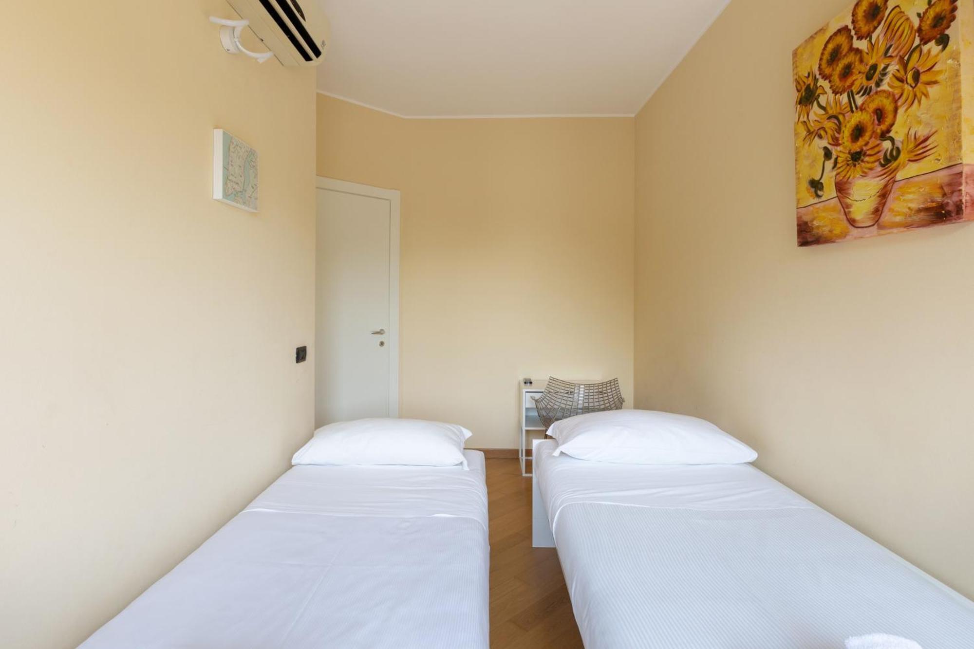 Apartment Spacious Two Bedrooms Solari Area - Mirable Pm Milan
