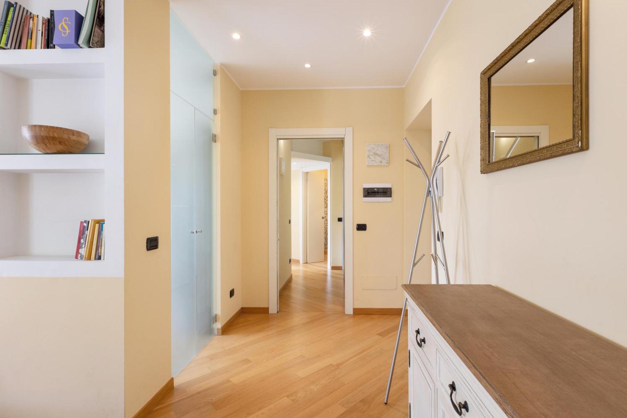 Spacious Two Bedrooms Solari Area - Mirable Pm