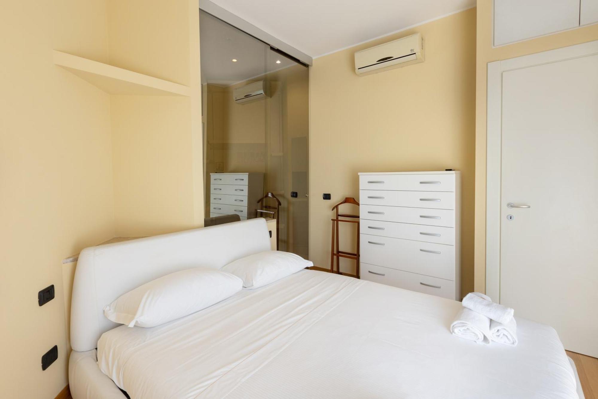 Spacious Two Bedrooms Solari Area - Mirable Pm Apartment Milan